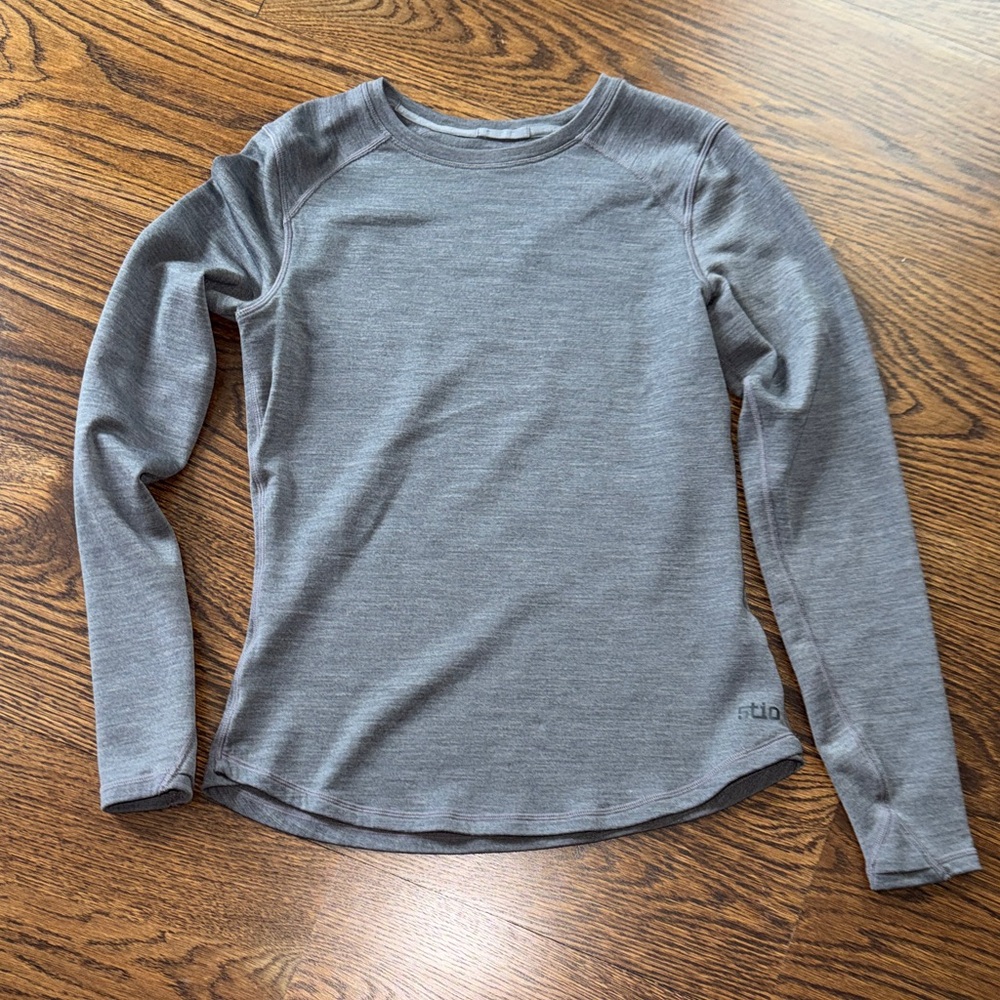 Women’s basic peak wool midweight crew LS